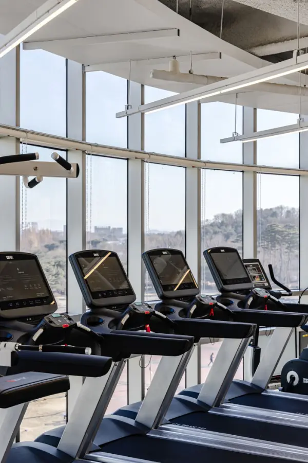 그린뷰를 품은 모던 피트니스 러닝존